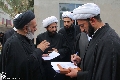 (١٠٩) المشرف العام على المشروع التبليغي للحوزة العلمية في زيارة الأربعين يناقش مع بعض الطلبة آليات تفويج المبلّغين