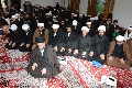 (١١٧) آية الله السيد جعفر الحكيم يؤدي الصلاة جماعة في المقر المركزي للمشروع التبليغي للحوزة العلمية في زيارة الأربعين