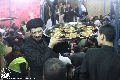 (٢٠٠) احد طلبة الحوزة العلمية في خدمة زائري ابي عبد الله الحسين عليه السلام