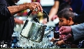 (٢٦٦) توزيع الشاي على زائرين الحسين في مسيرة الأربعين