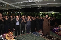 (٩٥) أحد طلبة الحوزة العلمية في النجف الأشرف يؤم المصلين في المشروع التبليغي للحوزة العلمية في زيارة الأربعين