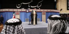 آية الله العظمى السيد الخامنئي لدى استقباله أصحاب المواكب الحسينية